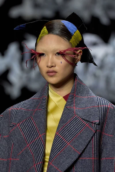 Look 150